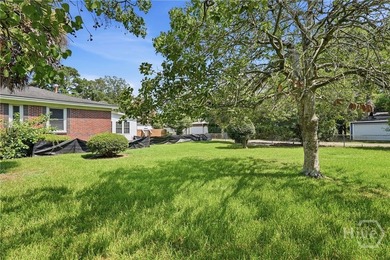 Situated directly on lively Hull Park in the heart of Ardsley - photo 5