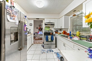 Beautiful 1-story home with 3 bedrooms and 2 bathrooms, perfect - photo 10