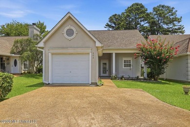 Welcome home to this charming patio/garden home offering - photo 1