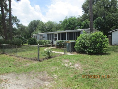 Like living in the country, this mobile home with a detached - photo 1