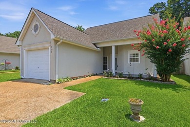Welcome home to this charming patio/garden home offering - photo 2