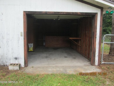 Like living in the country, this mobile home with a detached - photo 4