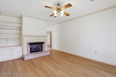 Welcome home to this charming patio/garden home offering - photo 5
