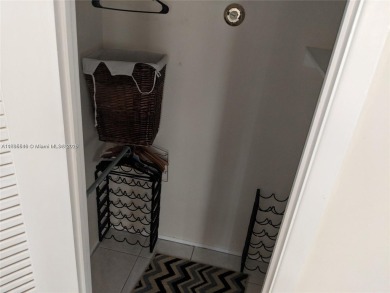 Stunning 1 Bedroom, 1.5 Bath unit located at The Hemispheres