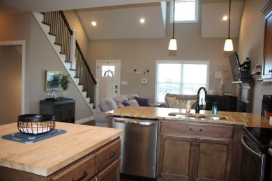$29,900 HUGE PRICE DROP TO 610K! AMAZING YEAR-ROUND LAKE VIEWS! - photo 13