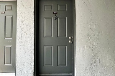 Freshly updated 2-bedroom, 1-bath condominium in Presidential - photo 17