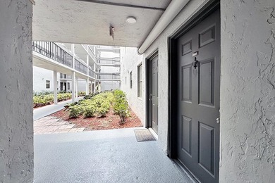 Freshly updated 2-bedroom, 1-bath condominium in Presidential - photo 18