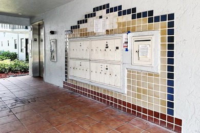 Freshly updated 2-bedroom, 1-bath condominium in Presidential - photo 21