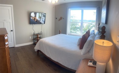 $29,900 HUGE PRICE DROP TO 610K! AMAZING YEAR-ROUND LAKE VIEWS! - photo 23