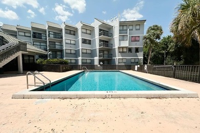 Freshly updated 2-bedroom, 1-bath condominium in Presidential - photo 23
