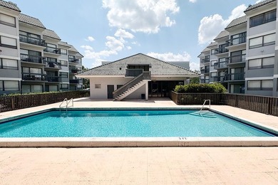 Freshly updated 2-bedroom, 1-bath condominium in Presidential - photo 25