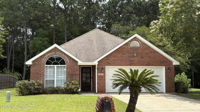 Extremely well updated and maintained home in a very convenient - photo 1