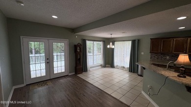 Extremely well updated and maintained home in a very convenient - photo 6