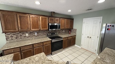 Extremely well updated and maintained home in a very convenient - photo 8