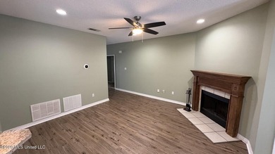 Extremely well updated and maintained home in a very convenient - photo 10