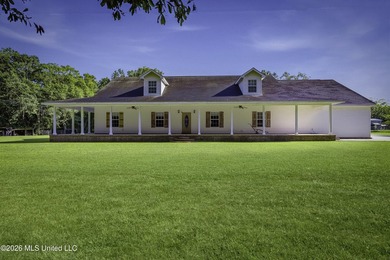 Enjoy the perfect blend of privacy and convenience with this - photo 1