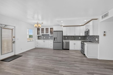 Welcome to this bright 2 bedroom, 1.5 bath condo on the top - photo 1