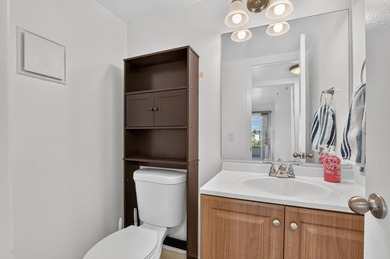 Welcome to this bright 2 bedroom, 1.5 bath condo on the top - photo 8