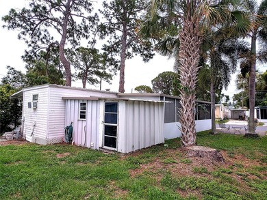 Move-in ready and full of charm, this updated 1 bed/1 bath home - photo 15