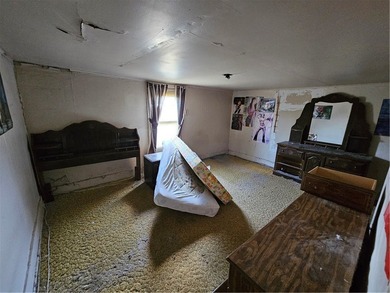 Large 4 bed 2 bath home on a flat corner lot with a concrete - photo 19