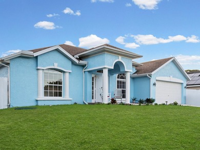 This move-in-ready single-family home blends comfort, privacy - photo 1