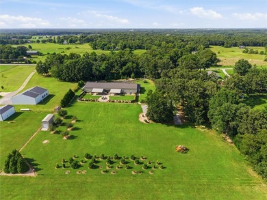 Luxury, versatility, & commercial-grade construction come - photo 4