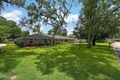 Villa San Jose charmer at 8677 San Servera Drive W! This roomy 3 - photo 2