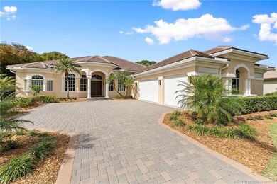 Beautifully appointed concrete block 3BR/3BA home with a split - photo 2