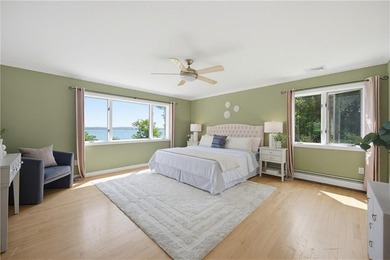 Tucked away on a quiet cul-de-sac, this exceptional waterfront - photo 14