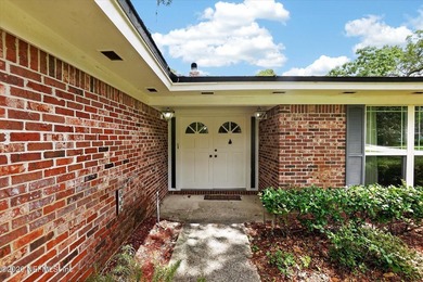 Villa San Jose charmer at 8677 San Servera Drive W! This roomy 3 - photo 5