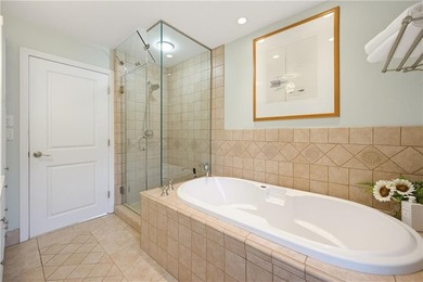 Tucked away on a quiet cul-de-sac, this exceptional waterfront - photo 15