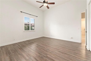 Beautifully appointed concrete block 3BR/3BA home with a split - photo 10