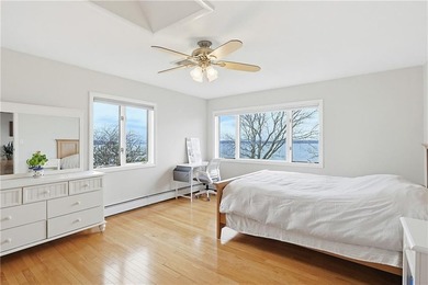 Tucked away on a quiet cul-de-sac, this exceptional waterfront - photo 21