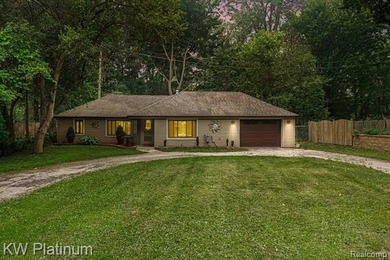 Welcome to your own lakeside oasis! This beautifully updated - photo 2