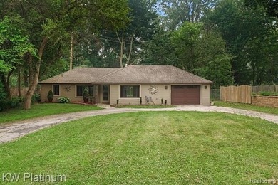 Welcome to your own lakeside oasis! This beautifully updated - photo 3