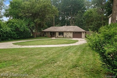 Welcome to your own lakeside oasis! This beautifully updated - photo 4