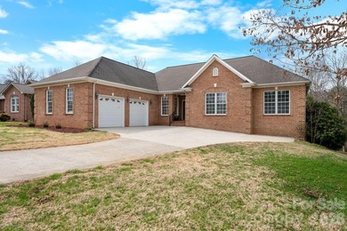 Lake Hickory Home For Sale in Taylorsville North Carolina