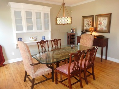 Stately 4-bedroom Georgian-style home in a premier, private - photo 12