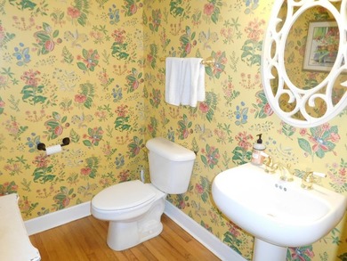 Stately 4-bedroom Georgian-style home in a premier, private - photo 13