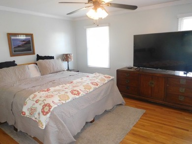 Stately 4-bedroom Georgian-style home in a premier, private - photo 15