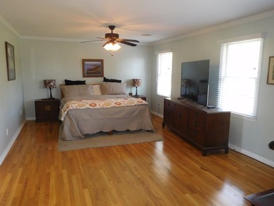 Stately 4-bedroom Georgian-style home in a premier, private - photo 16