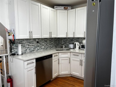 Welcome to this beautifully maintained and move-in ready - photo 17