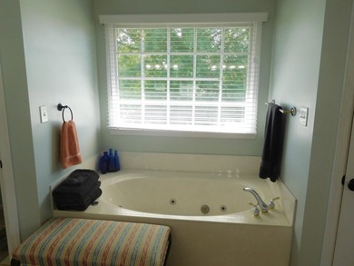Stately 4-bedroom Georgian-style home in a premier, private - photo 20