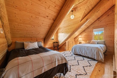 Escape to your own private paradise in this stunning log home - photo 20