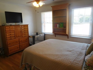 Stately 4-bedroom Georgian-style home in a premier, private - photo 22
