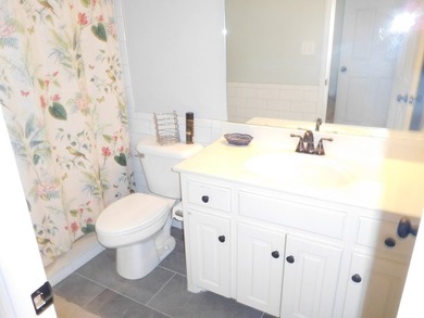 Stately 4-bedroom Georgian-style home in a premier, private - photo 23