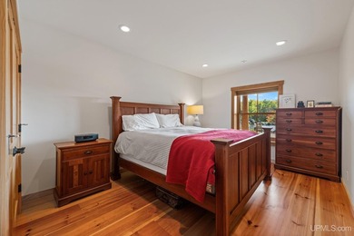 Escape to your own private paradise in this stunning log home - photo 28