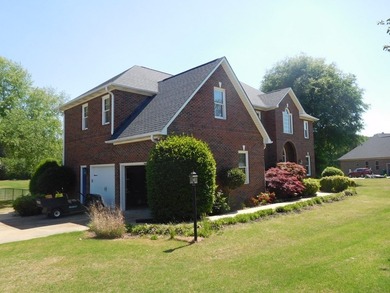 Stately 4-bedroom Georgian-style home in a premier, private - photo 31