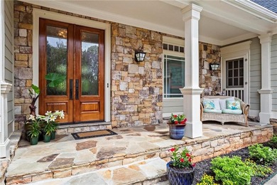 Beautifully tucked away on the 1.02 acre child-friendly - photo 3