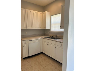 Charming 2 bedroom, 2 bath condo with privacy. No one on one - photo 3